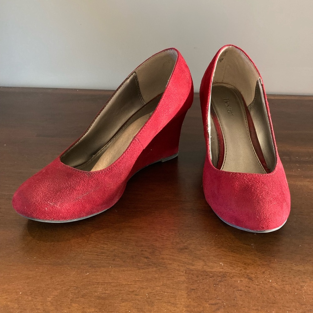 8 1/2 Red Dexter High Heels